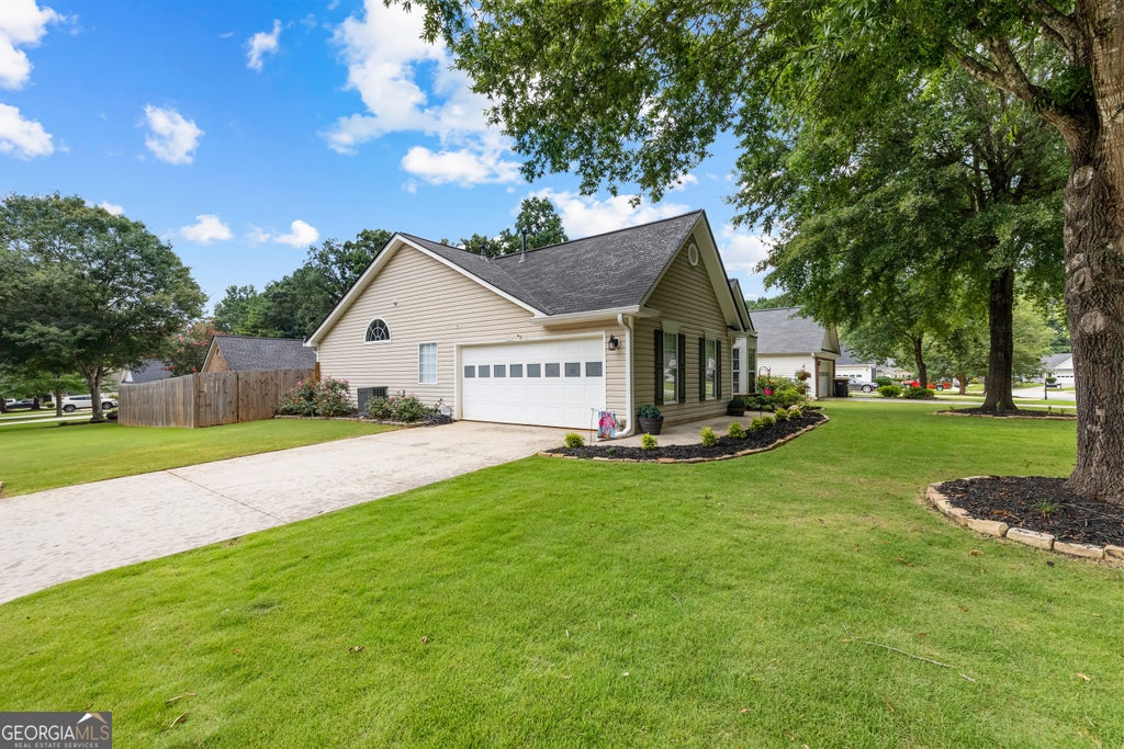 Photo of 148 Lake Cove Approach, Newnan, GA 30265 (MLS # 10805388)