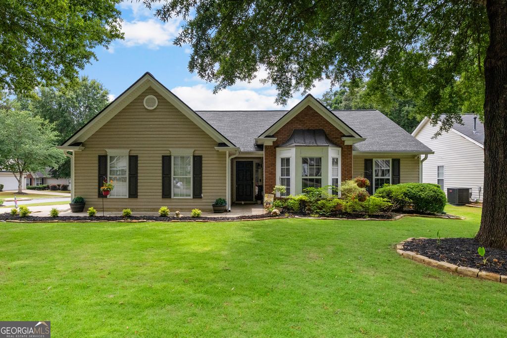 Photo of 148 Lake Cove Approach, Newnan, GA 30265 (MLS # 10805388)