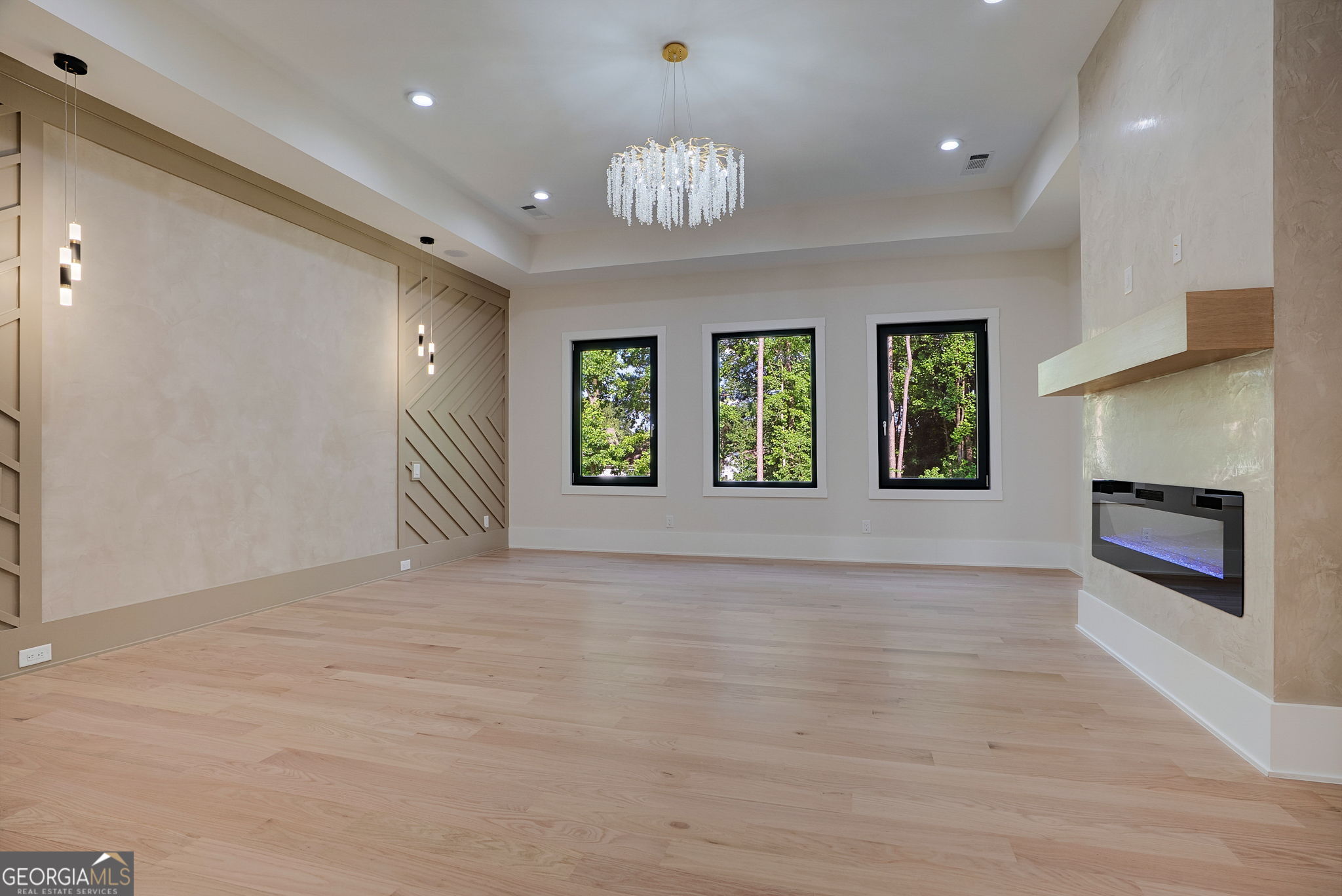 1613 Azalea DR