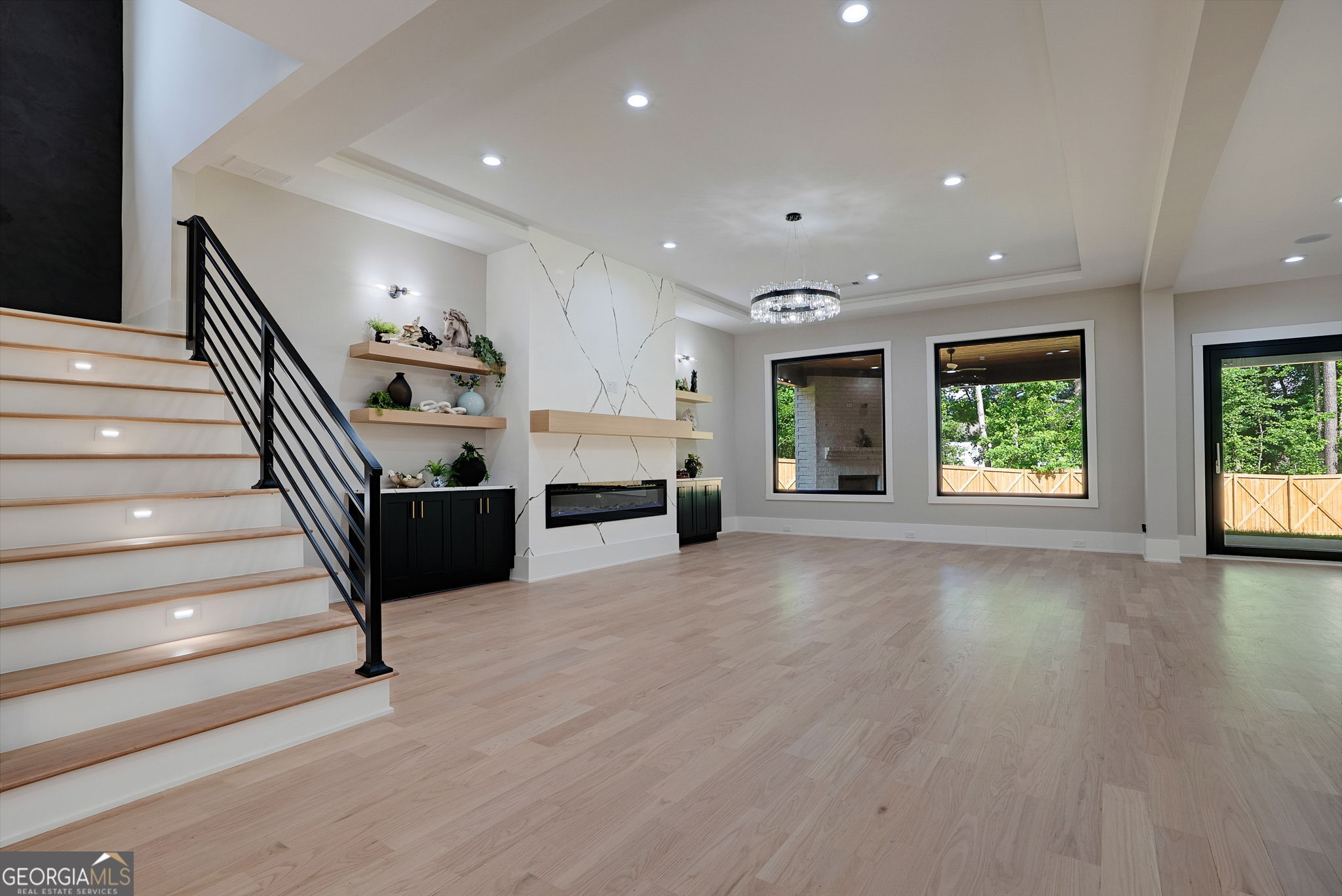1613 Azalea DR
