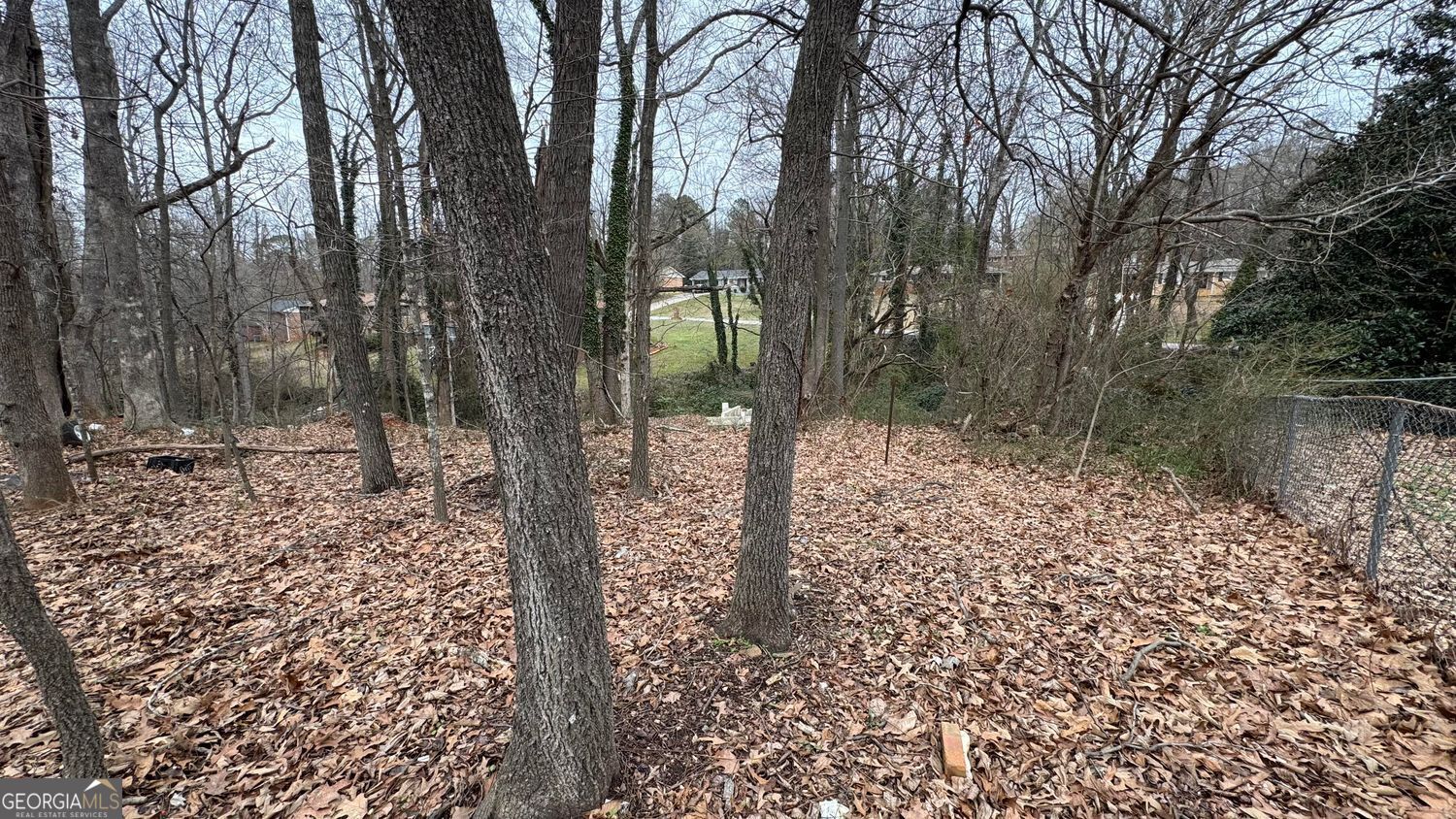 CRESCENT PARK WOODS - Land