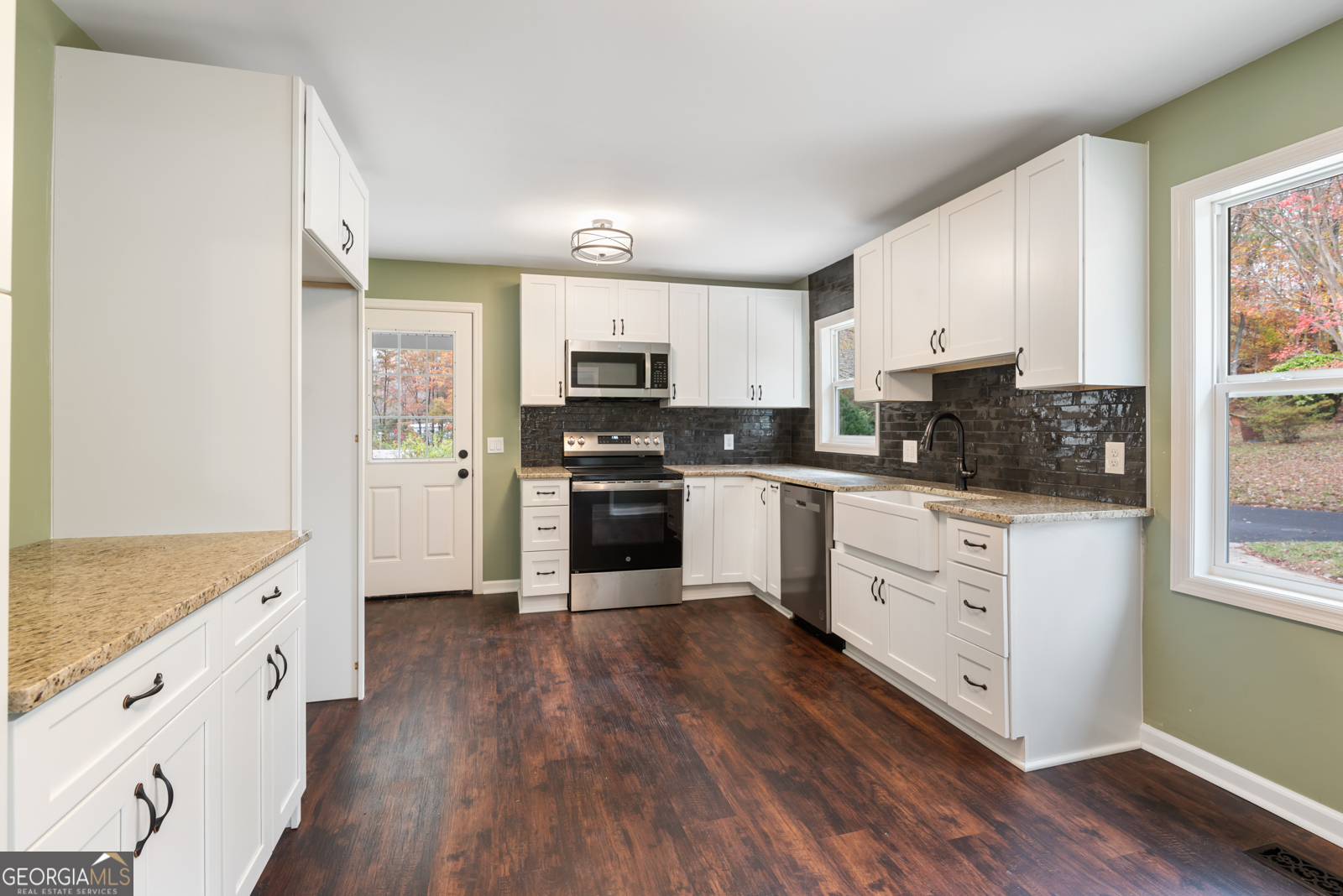 30 Henson ST
