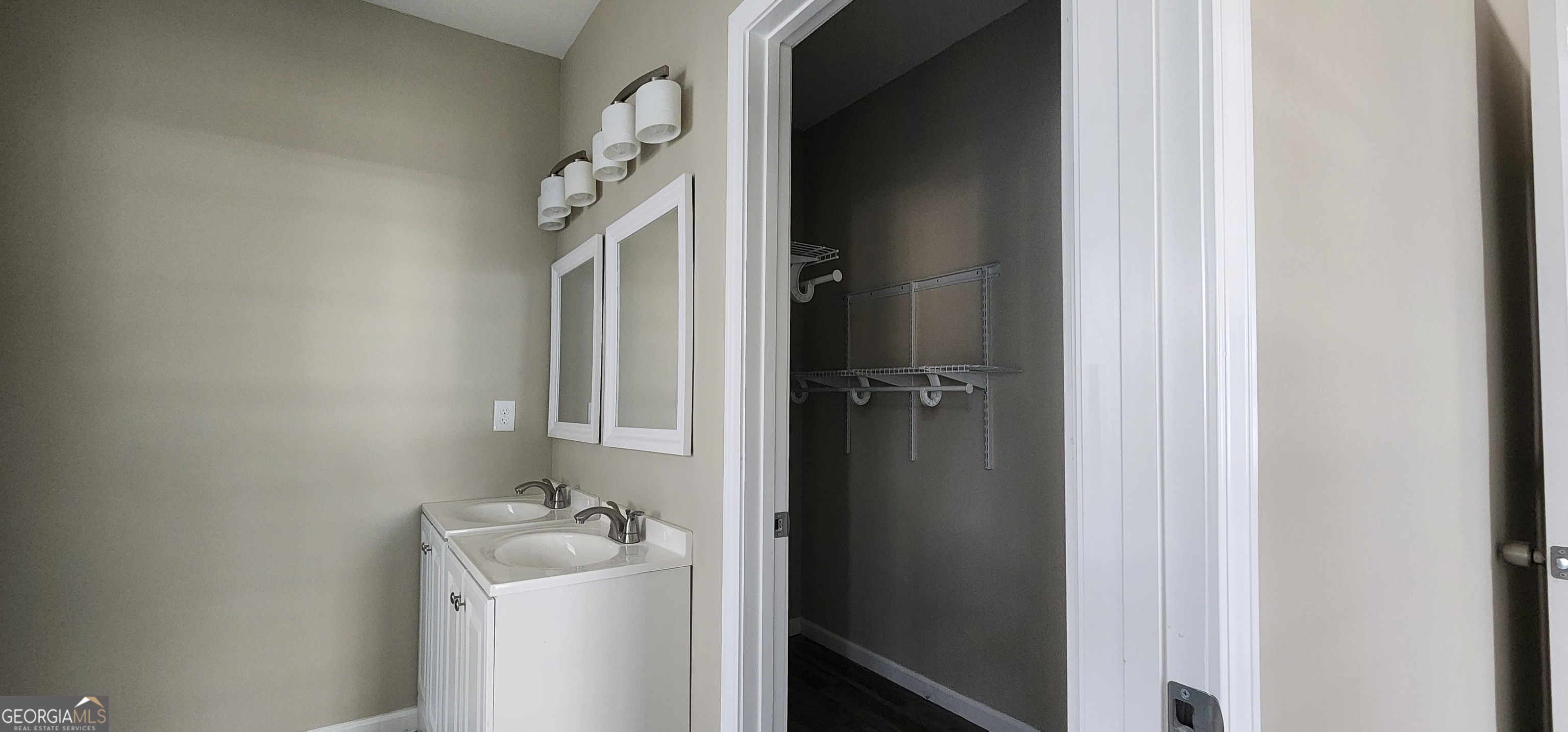 Atlanta, Georgia 30314, United States, 3 Bedrooms Bedrooms, ,2 BathroomsBathrooms,Residential,Active,93638