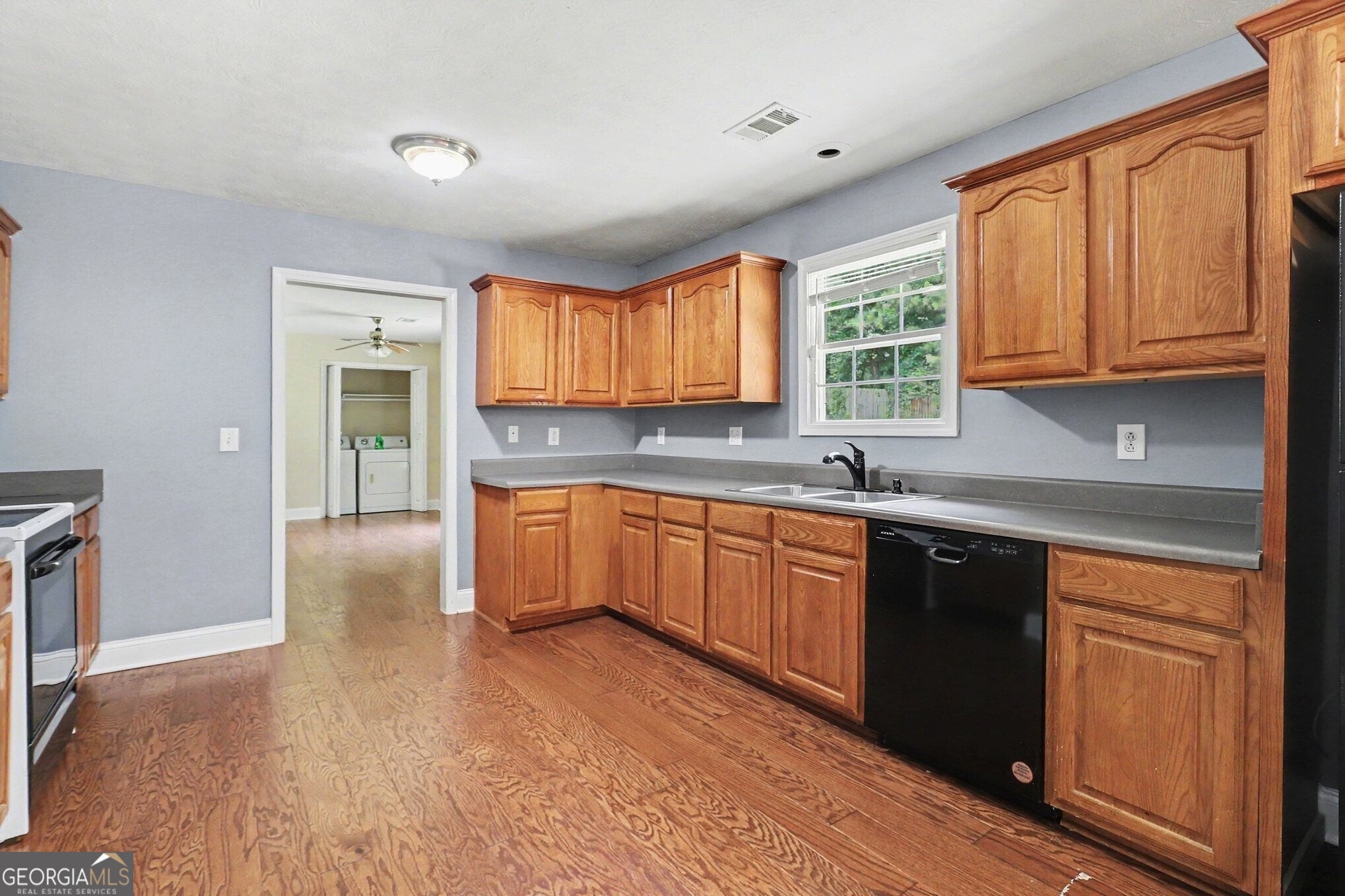 84 Hidden Lakes CT