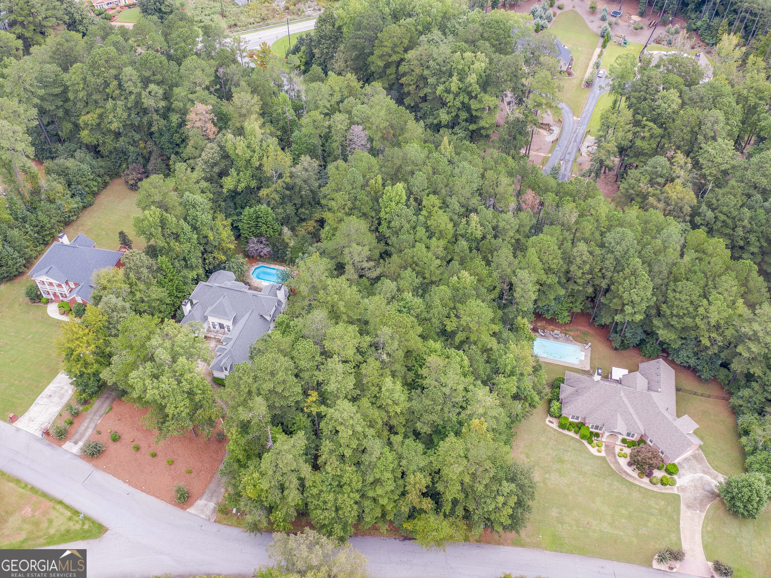 2950 Lake Park DR