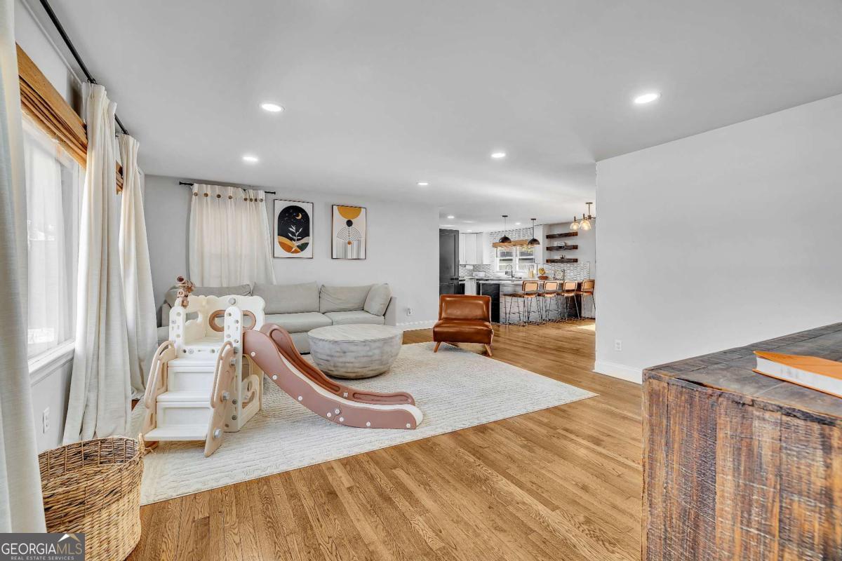 715 Woodvalley RD SW