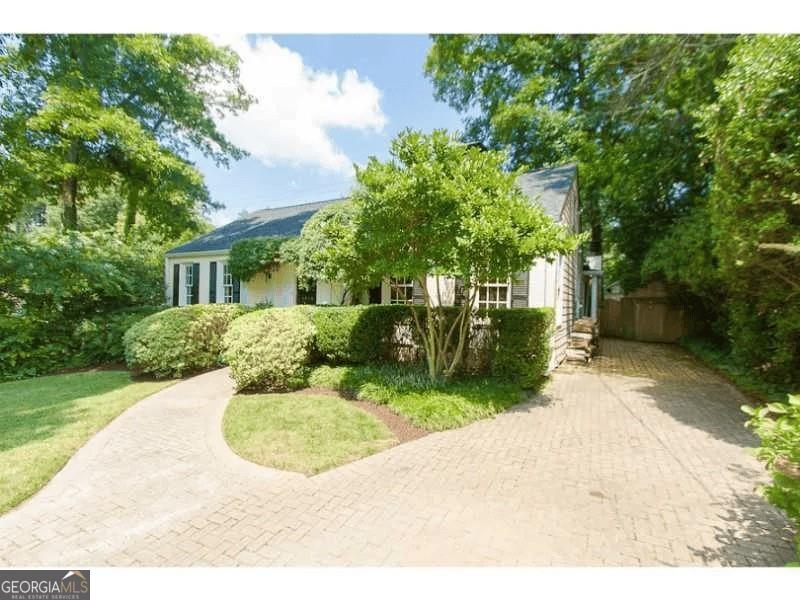 1916 Greystone RD NW