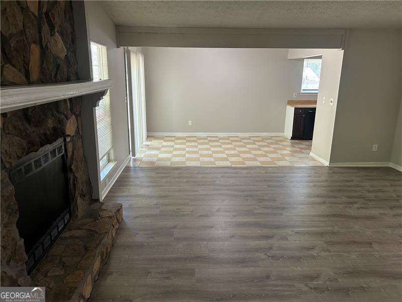 8601 Cedar Creek RDG