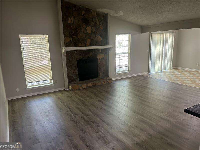 8601 Cedar Creek RDG