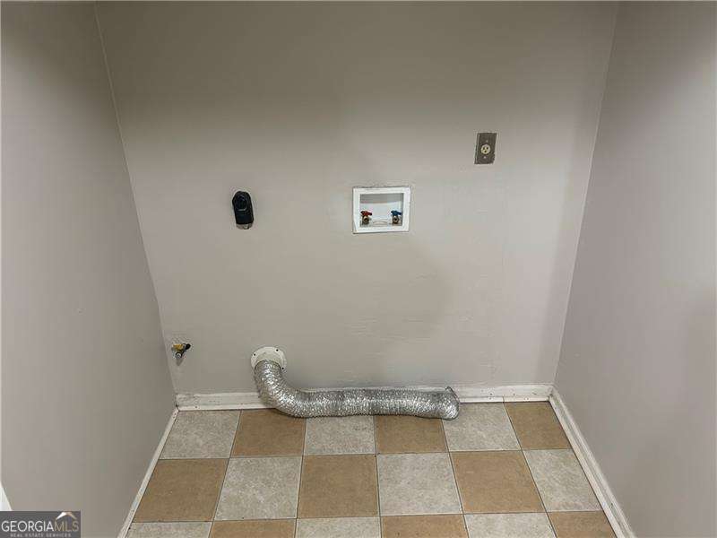 8601 Cedar Creek RDG