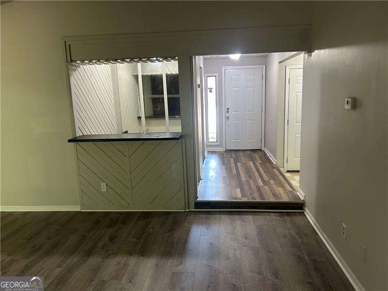 8601 Cedar Creek RDG