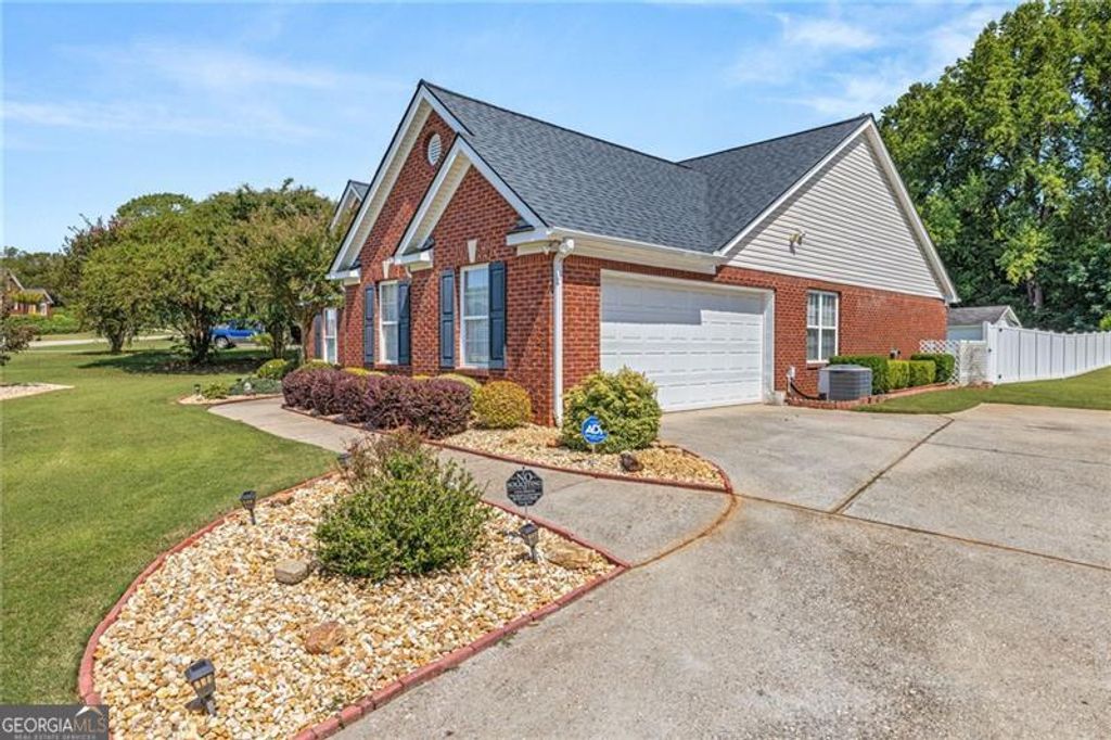 Photo of 285 Meadowcreek Drive, Jefferson, GA 30549 (MLS # 10708998)