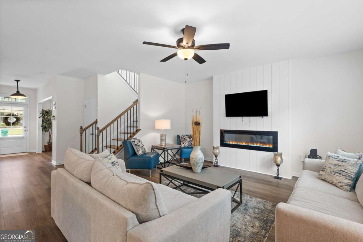 206 BLUE DRAGON DR