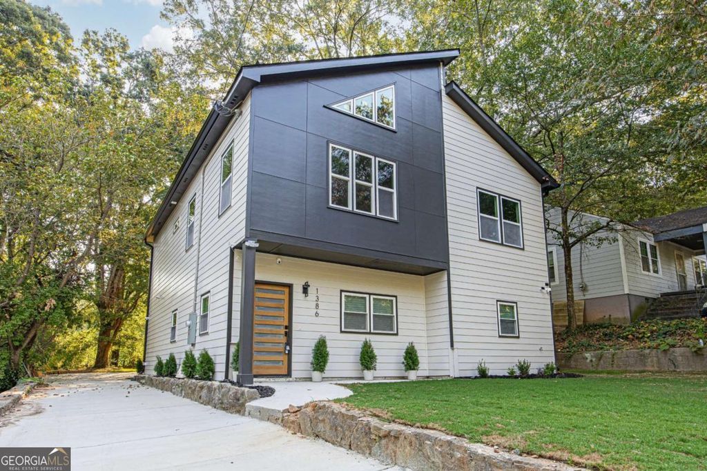 Photo of 1386 Elizabeth Avenue SW, Atlanta, GA 30310 (MLS # 10673276)