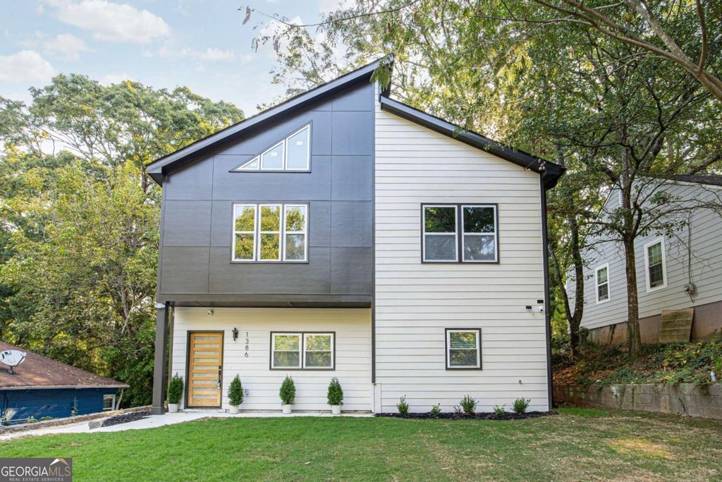 Photo of 1386 Elizabeth Avenue SW, Atlanta, GA 30310 (MLS # 10673276)