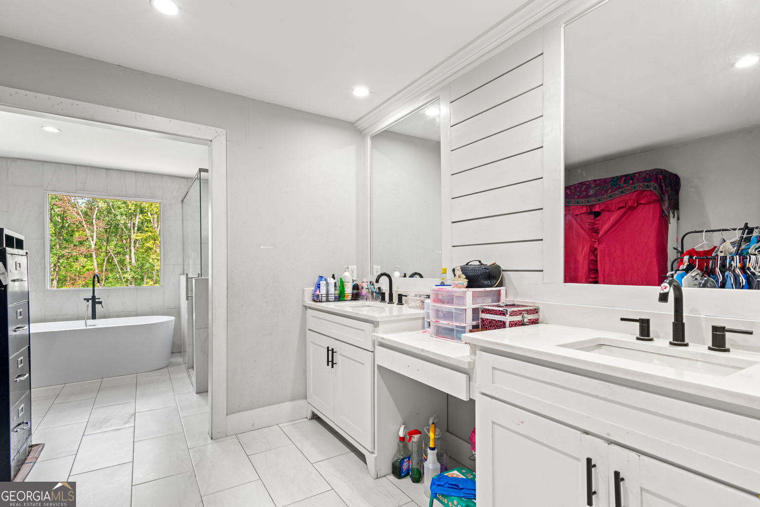 S&B REALTY INC - Residential