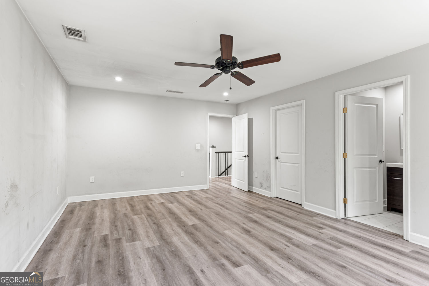 S&B REALTY INC - Residential