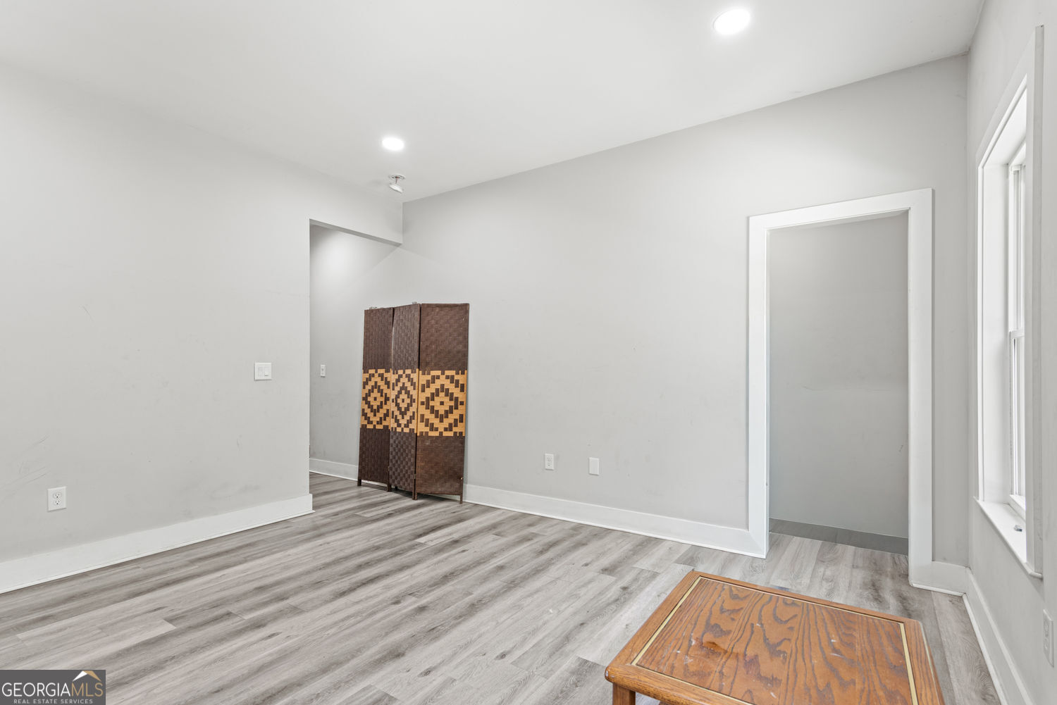 S&B REALTY INC - Residential