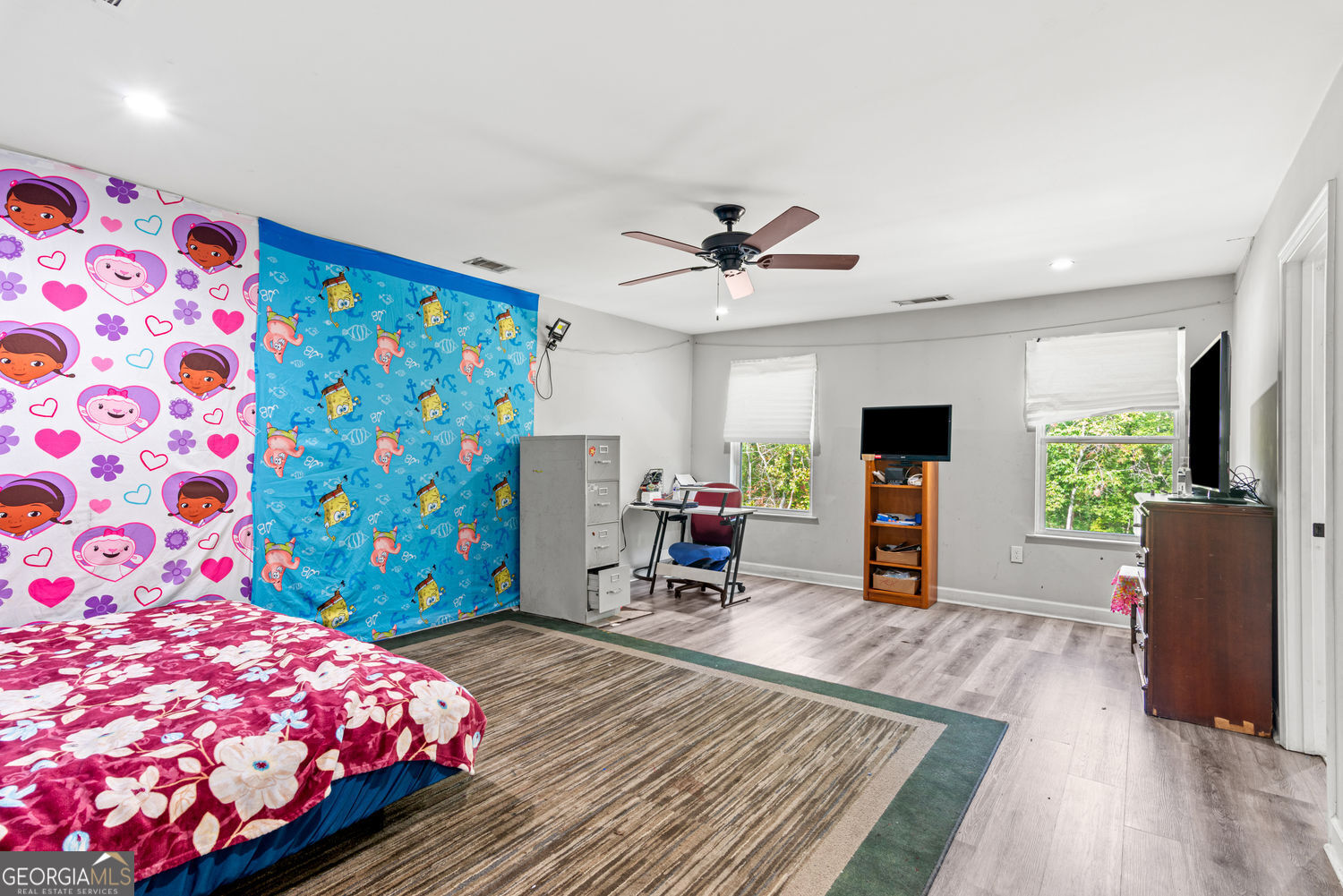 S&B REALTY INC - Residential