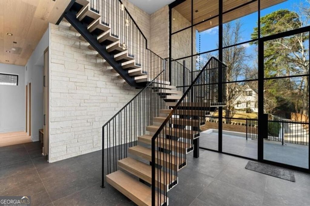 Photo of 843 Yorkshire Road, Atlanta, GA 30306 (MLS # 10678462)