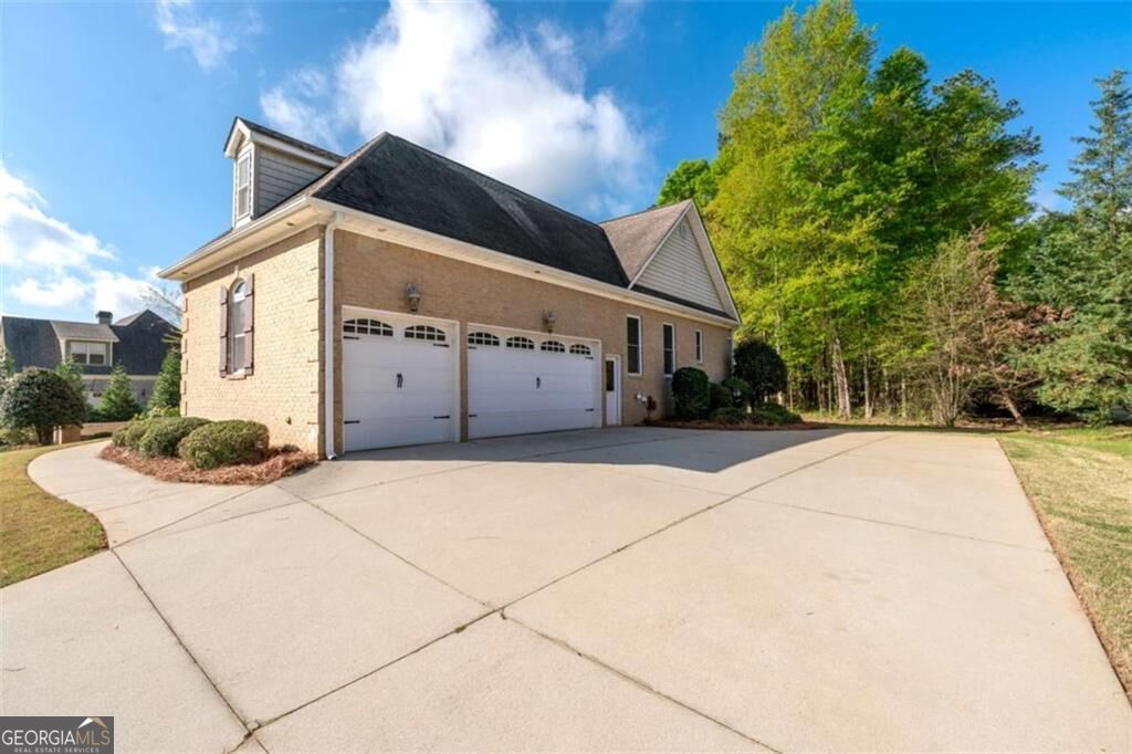 196 St Andrews CT