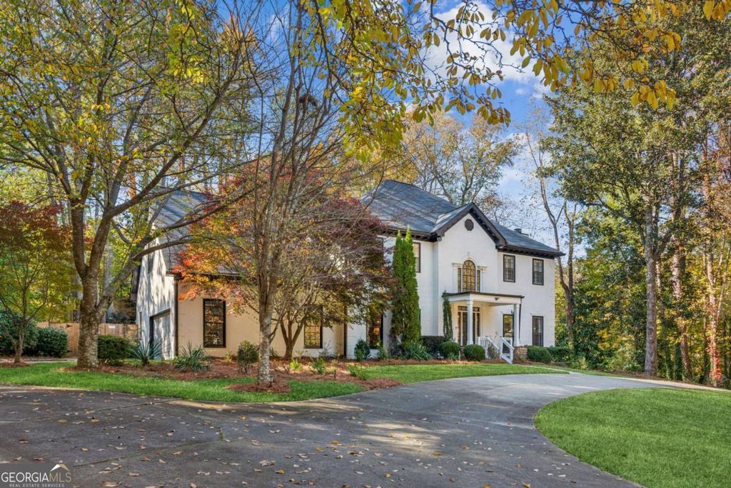 Photo of 5460 E Idlewood Lane, Atlanta, GA 30327 (MLS # 10640280)