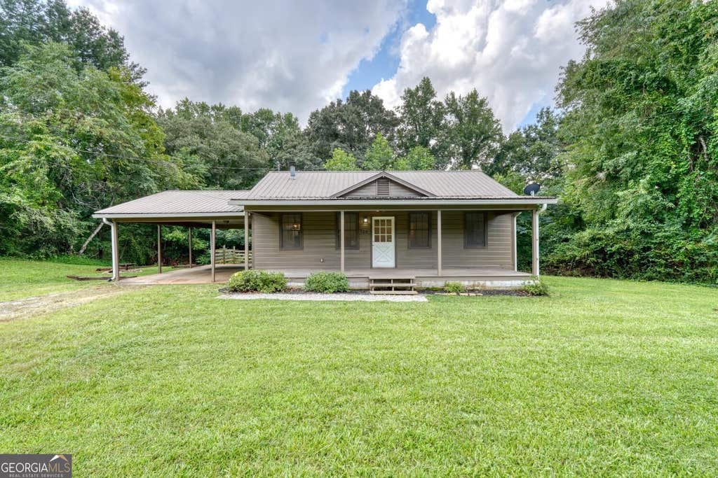 Photo of 723 Bugscuffle Road, Hiawassee, GA 30546 (MLS # 10819577)