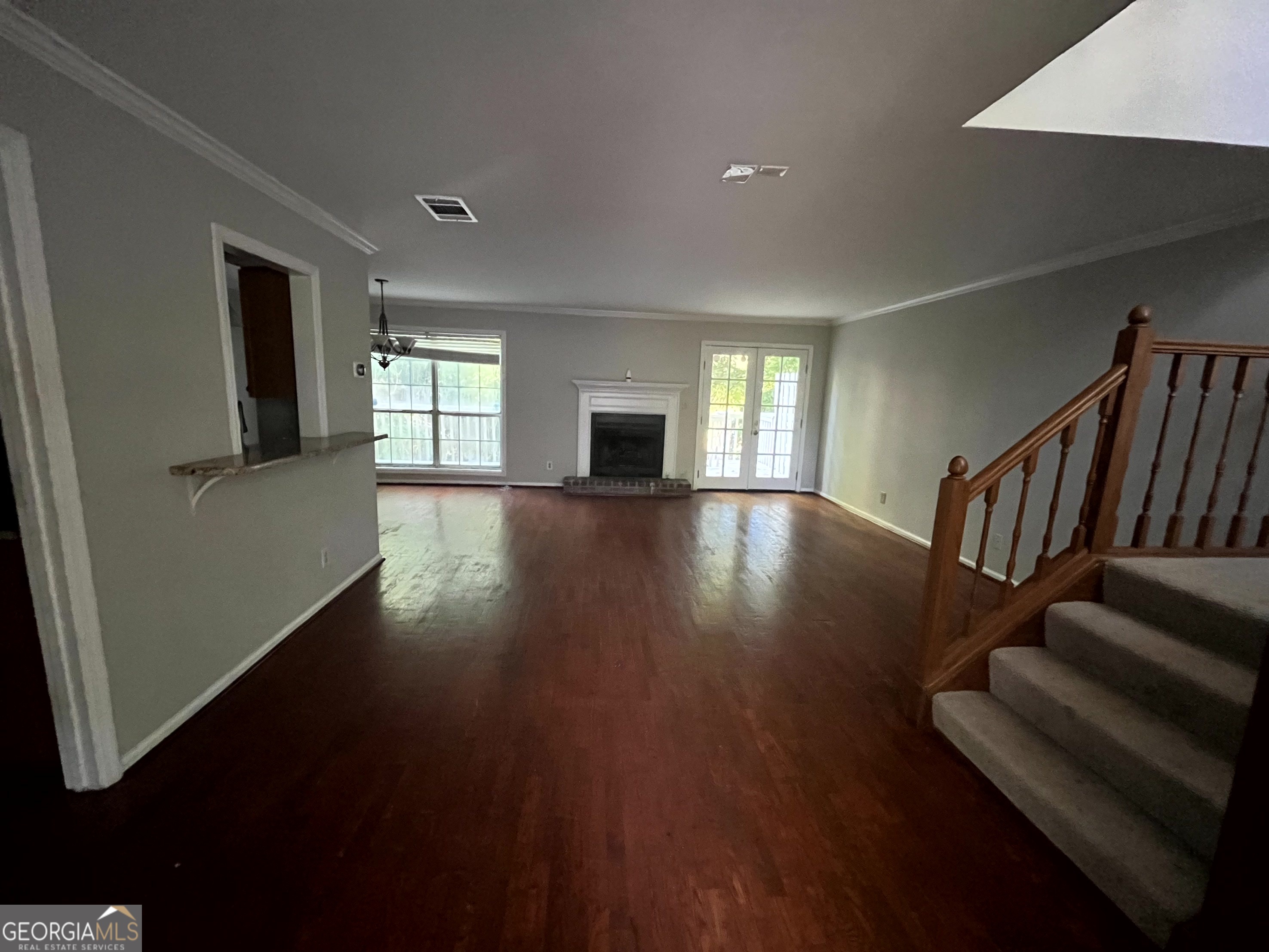 304 Bridge LN SE