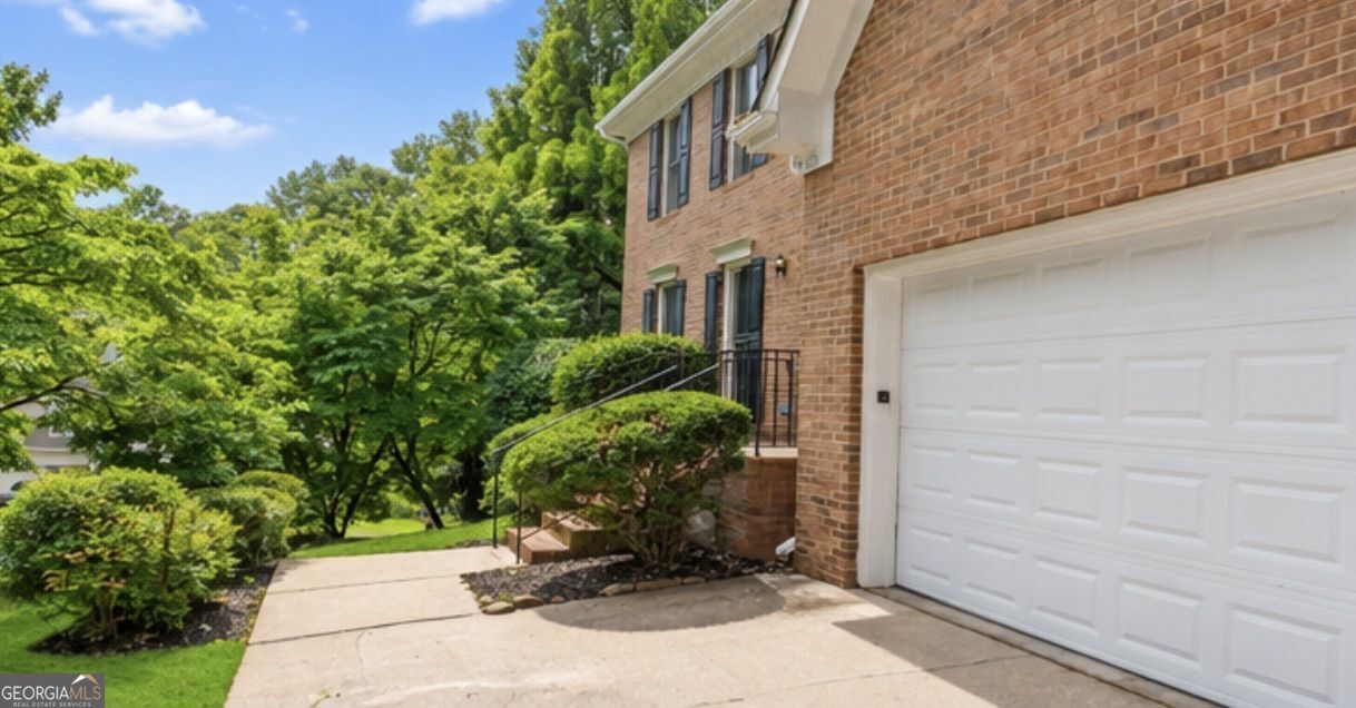 3501 Eastpines WAY