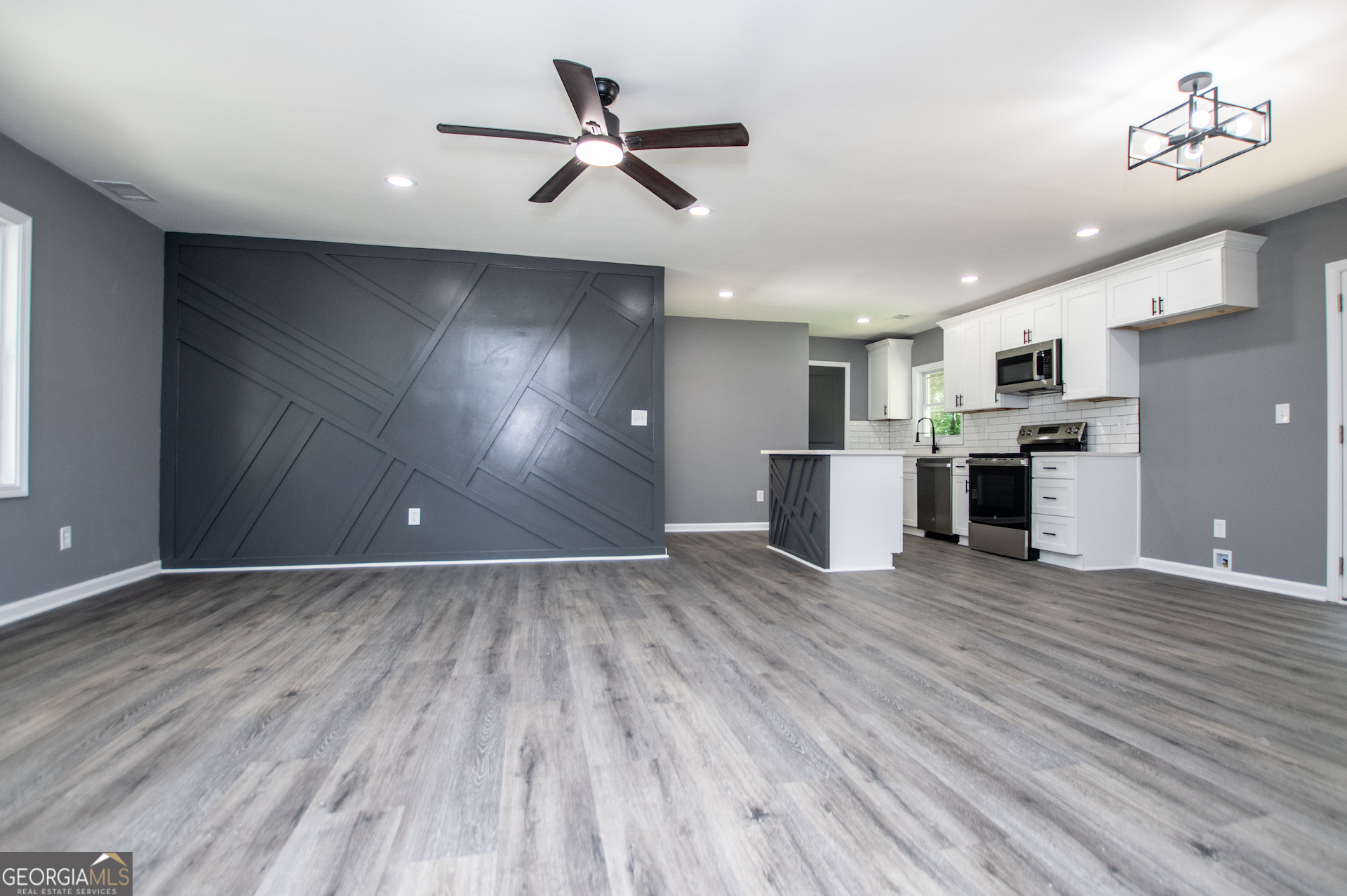 385 W Barbara LN