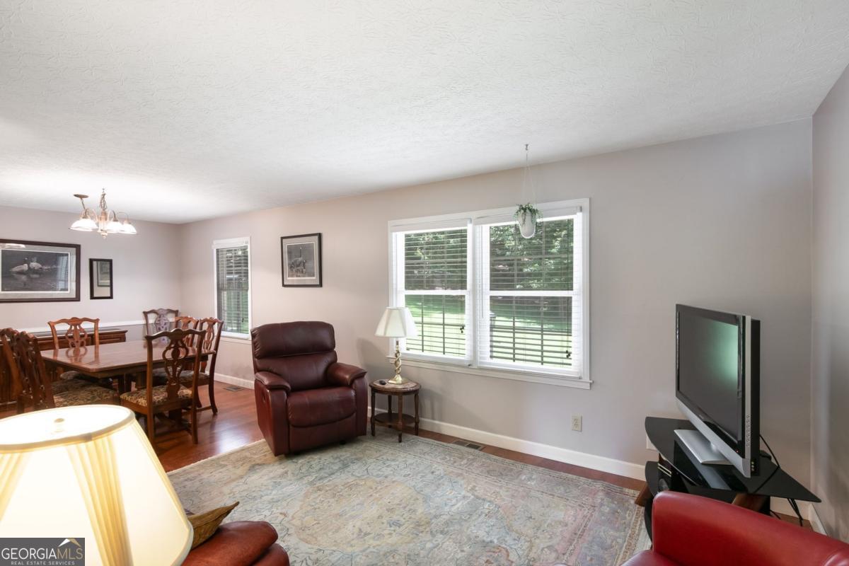 3359 Villa LN