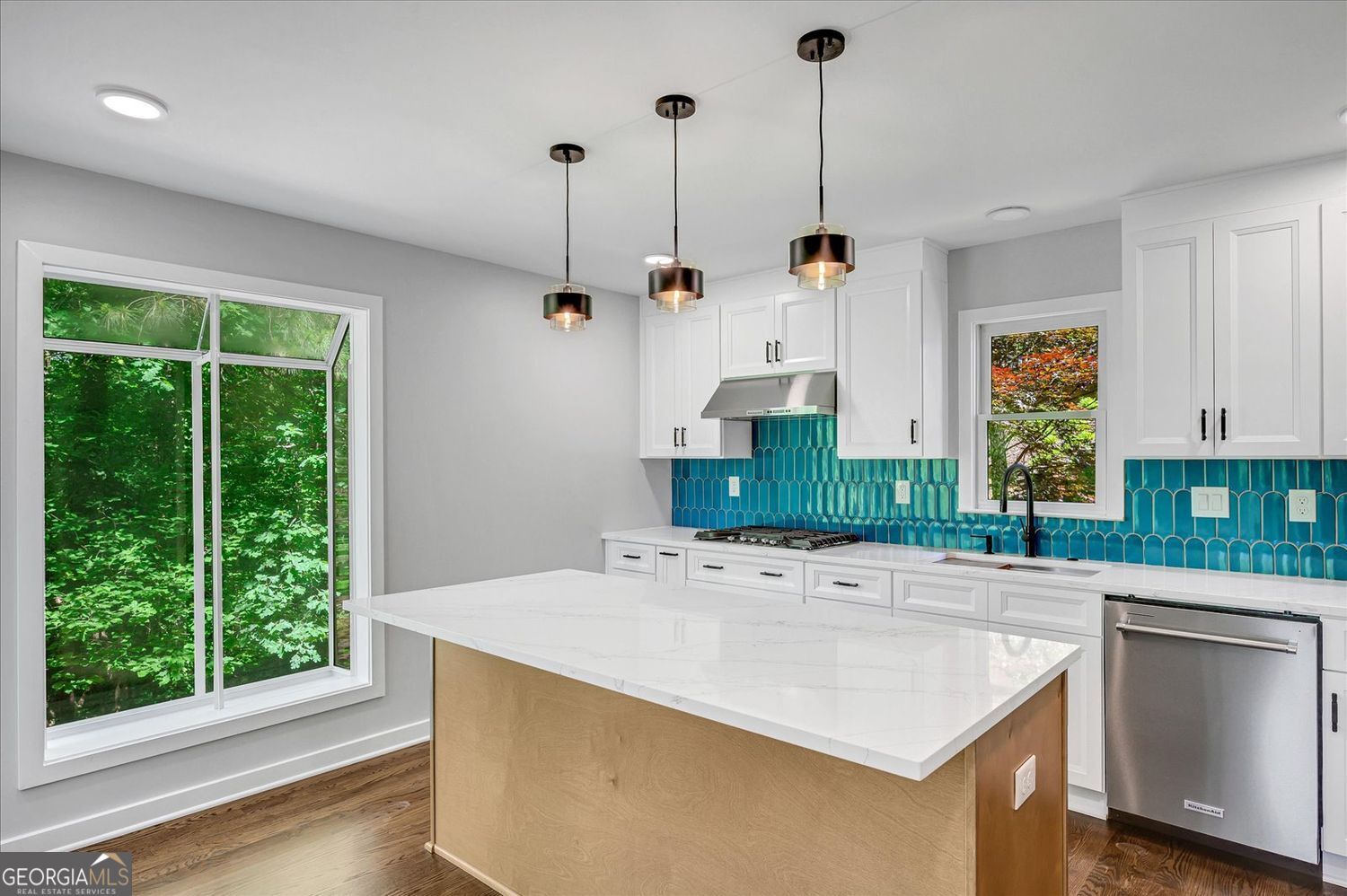 615 NW Mark Trail CT NW