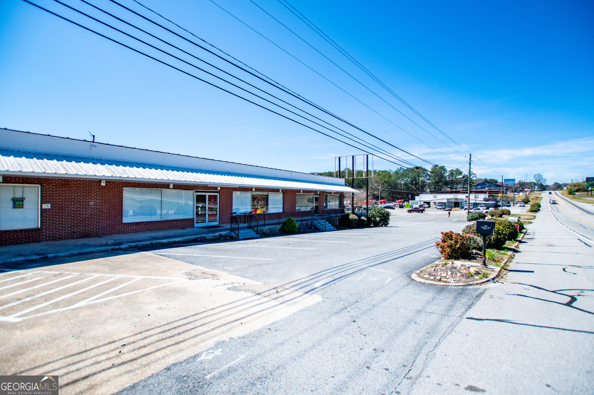Storefront or Office Space available in Bremen, Georgia location on Highway 78!! Approximately 1800 sq. ft. Storefront suitable for various businesses! Secured fenced area in the back for added security. Ample storefront parking for customers and clients - Additional parking available for staff or overflow - High visibility location on Highway 78 This versatile space offers an excellent opportunity for businesses seeking a convenient and secure location with great visibility. Whether you're in retail or distribution, this property provides the infrastructure and amenities to support your operations. Don't miss out on this prime leasing opportunity in Bremen, Georgia! For leasing inquiries or to schedule a viewing, please contact Cindy Sellers!