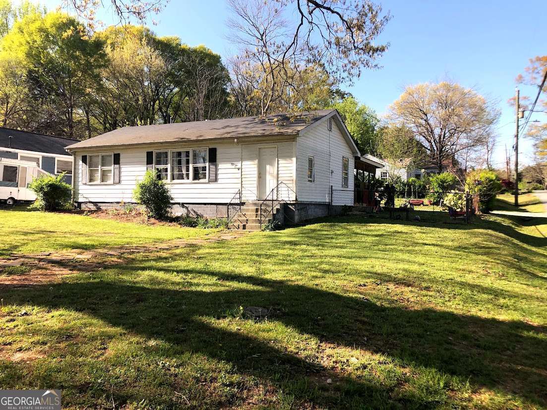 Amazing opportunity for investor! Prime location, situated in desirable neighborhood with high demand for rental, no association, Low maintenance with excellent tenant. open floor plan! Large family room! 3 Spacious bedrooms! and 1 bath, 1504 SQ/ft Living are Fenced in back