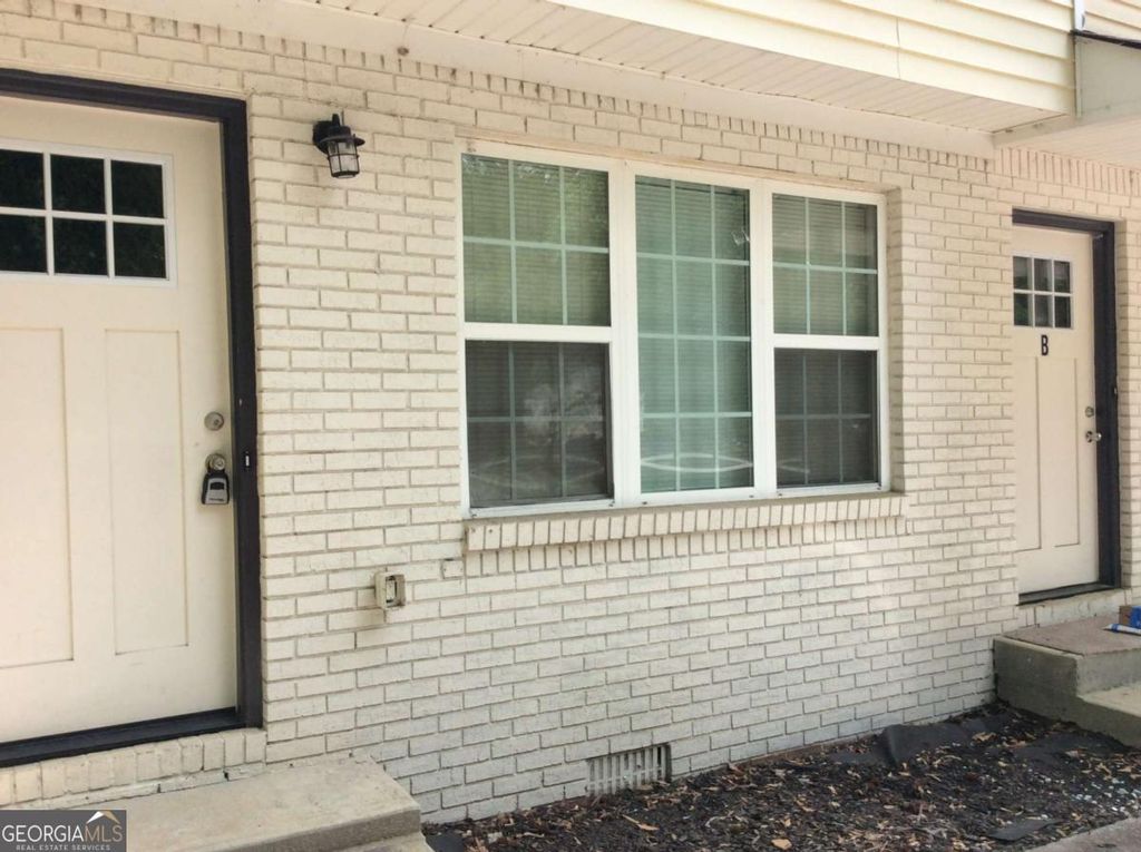 Photo of 130 Meadowbrook Court #B, Fayetteville, GA 30215 (MLS # 10726964)