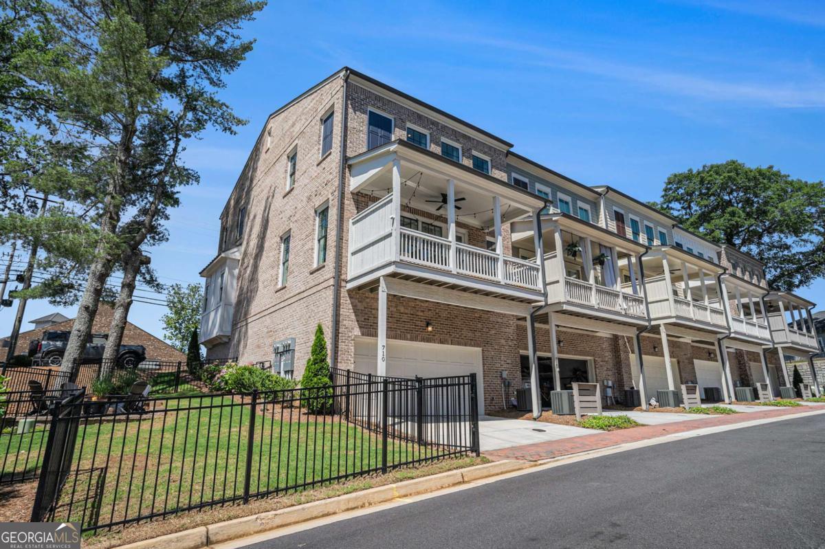710 Elmwood WAY
