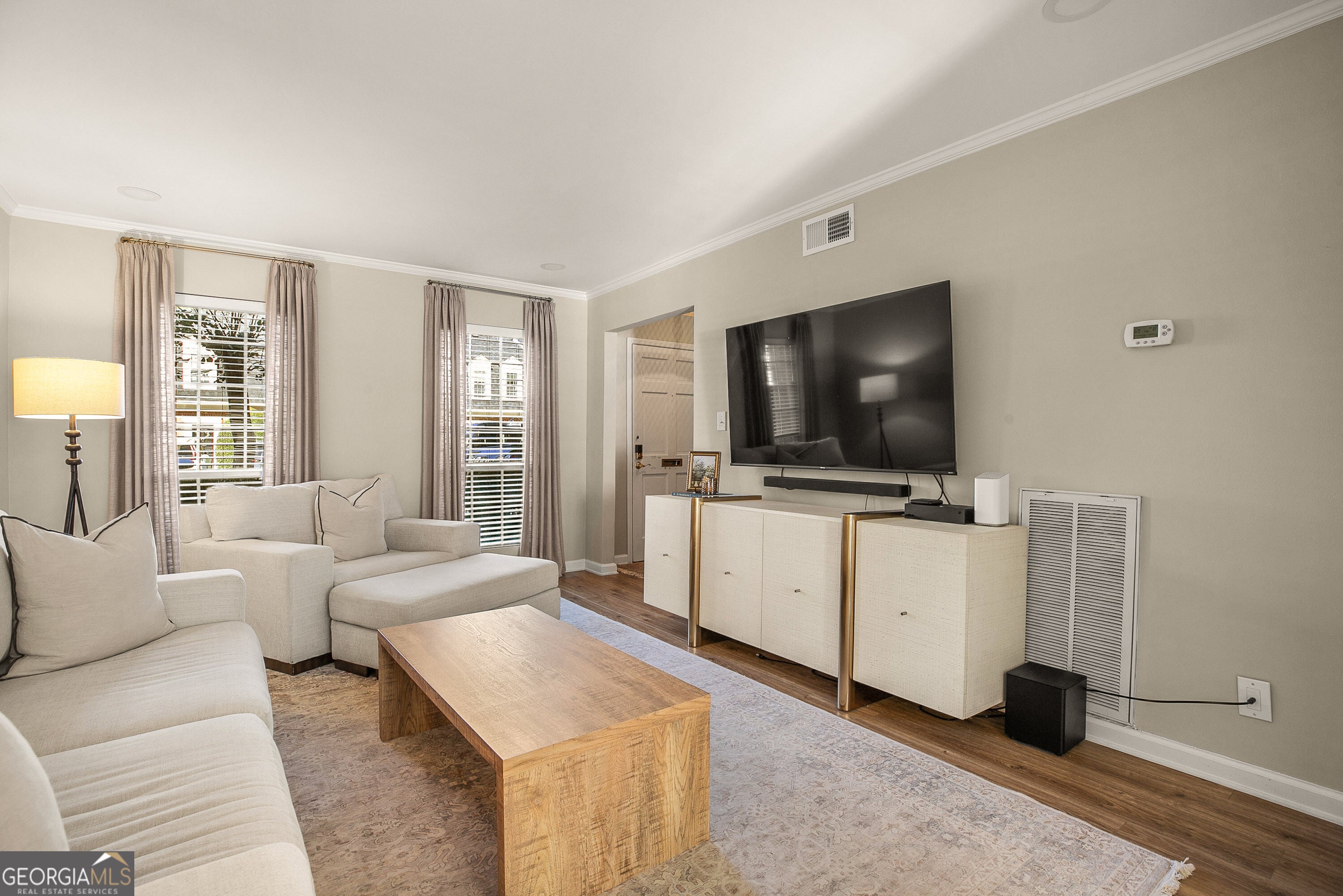 13 Queen Anne PL NW