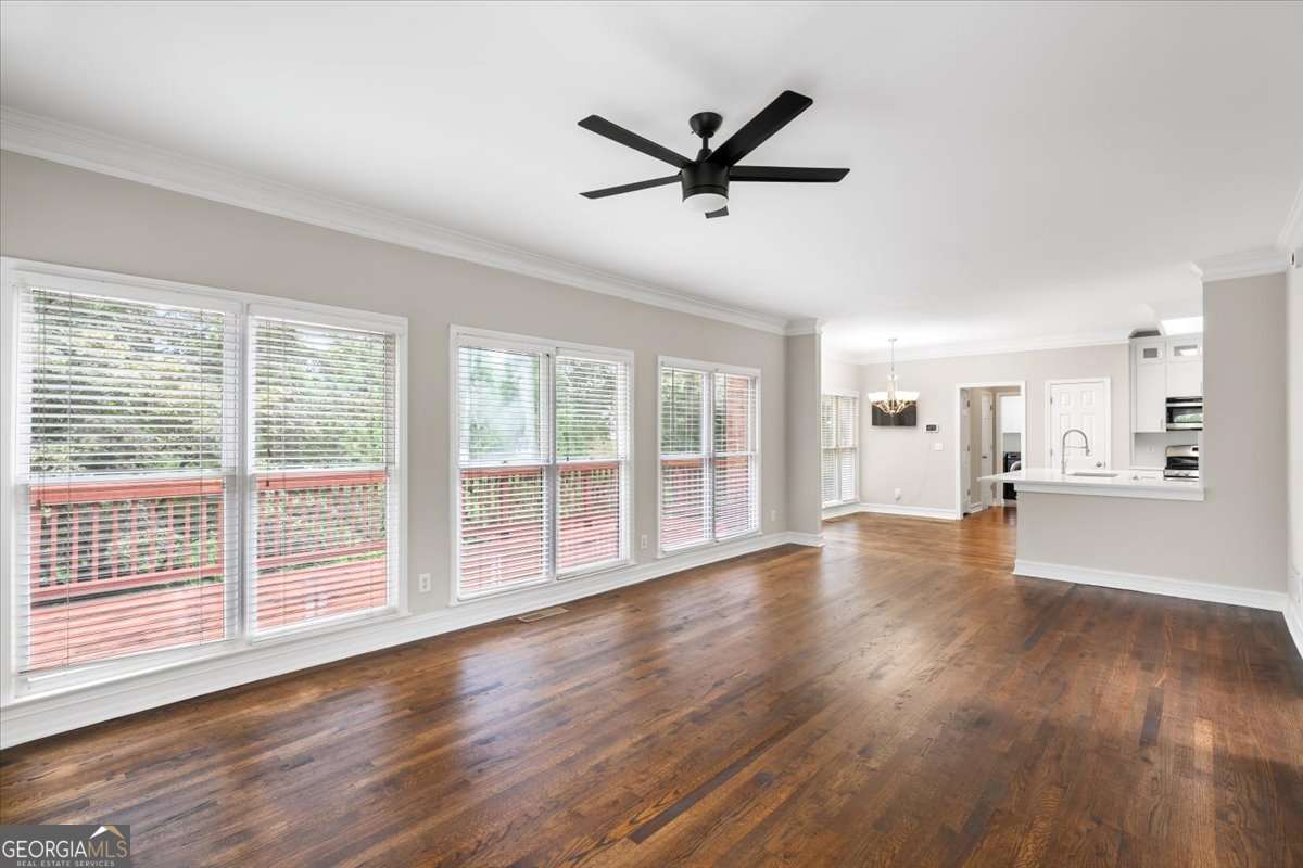 1720 Manhasset PL