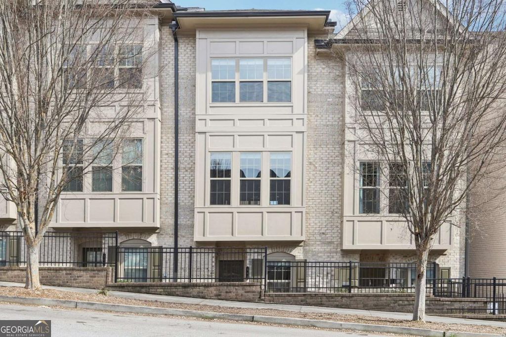 Photo of 565 Broadview Place NE, Atlanta, GA 30324 (MLS # 10695351)