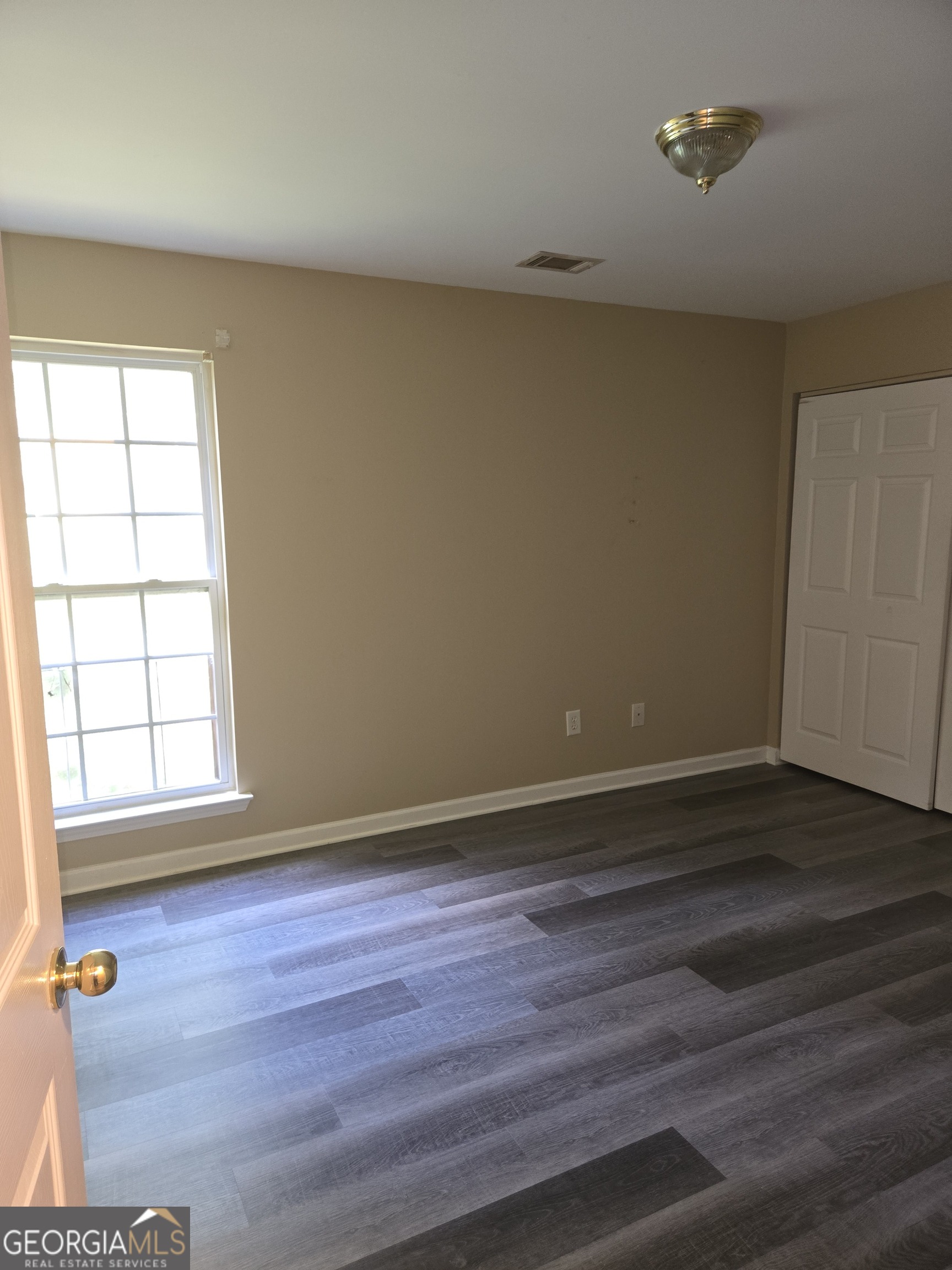 Add $300 for all utilities. Big deck off Living room.