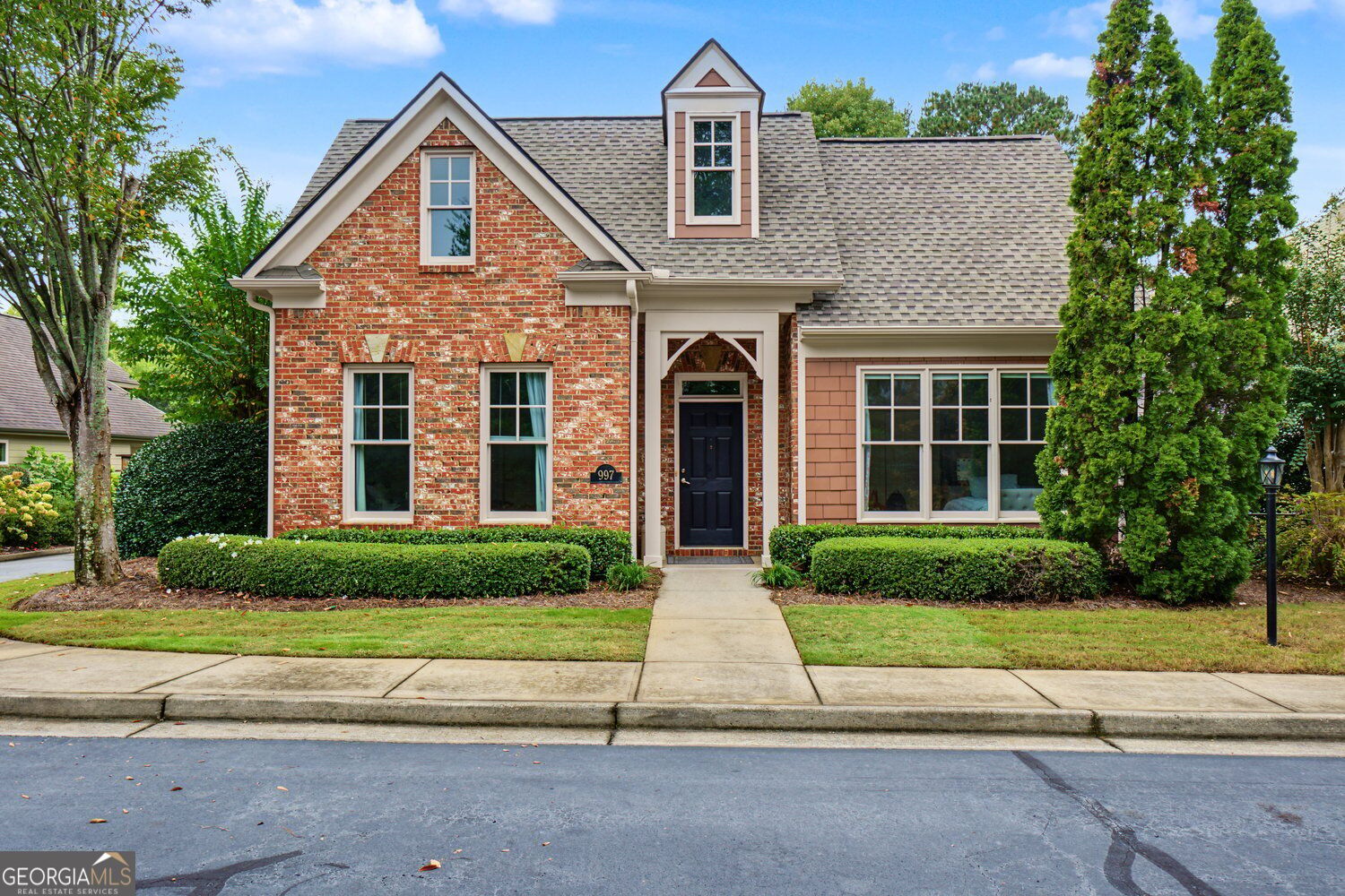 997 Grey Village WAY
