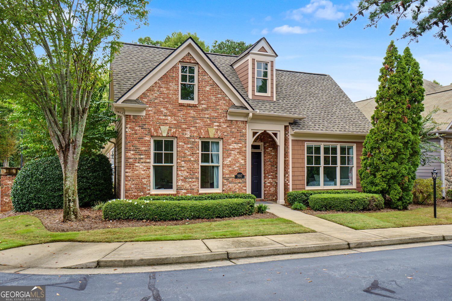 997 Grey Village WAY