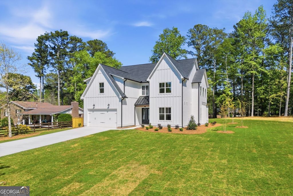 Photo of 2487 Sims Drive NE, Marietta, GA 30066 (MLS # 10729895)