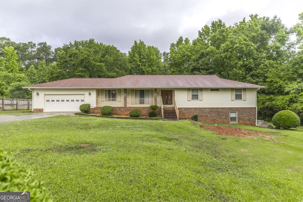 411 Hickory LN