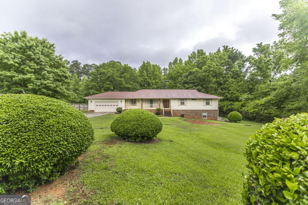 411 Hickory LN
