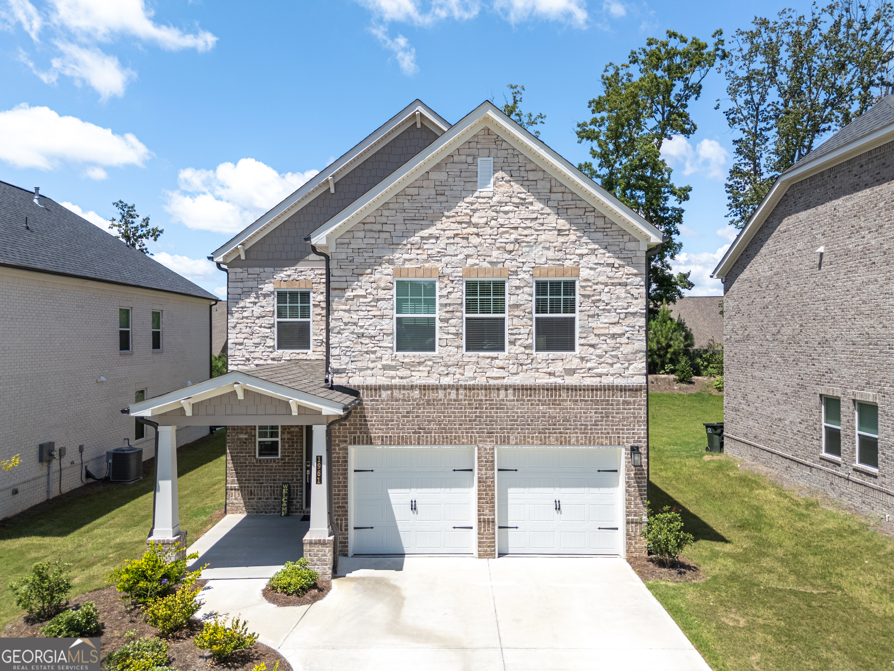 Price to sale with 4 sided Bricks, The Savanna floor plan at Graystone Village is a stunning home featuring a classic 4-SIDED BRICK EXTERIOR with STONE! One of the longest drive way and near by the CUL-DE-SAC LOT with a lots of green area. You will discover 5 bedrooms and 3 baths, including a convenient guest suite on the main floor. With Open Concept and Cover porch. Kitchen overview to the family rooms, 4 bedrooms' and 2 baths on the 2nd floor, Excellent Grayson High School and ready to call home.