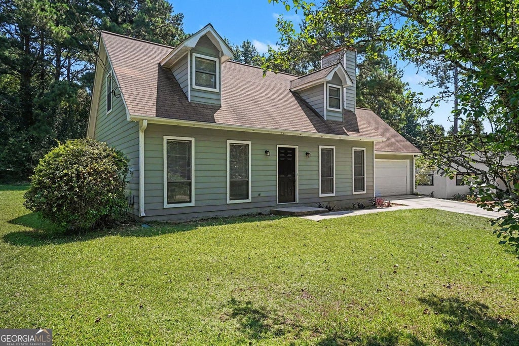 Photo of 9042 Chestnut Lake Drive, Jonesboro, GA 30236 (MLS # 10832837)