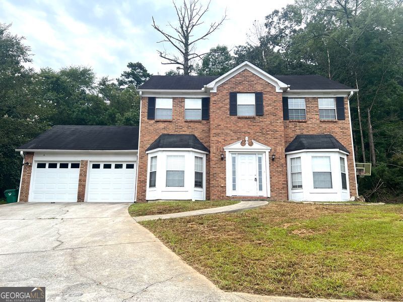Lovely 2-story home located in a cul-de-sac in the well established River lake Estates neighborhood. Built in 1991, this home features a spacious layout with 3 bedrooms and 2.5 bathrooms across 1,912 sq. ft. of living space, set on a 0.2-acre lot. Spacious living and dining areas with plenty of natural light You may be looking to invest in a long-term rental or your first home, this property offers the best of both worlds. Close to Parks and major highways.
