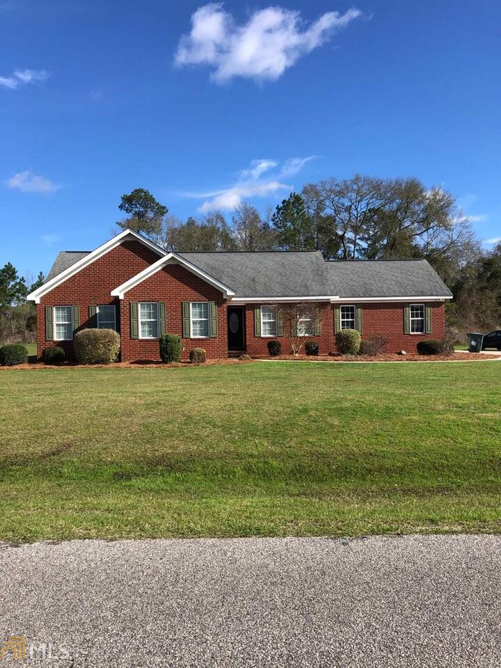 4 bedroom/ 4 bath home with garage in Burkhalter Plantation. Available move-in Aug 1st, 2021. Built-in microwave/washer and dryer included.