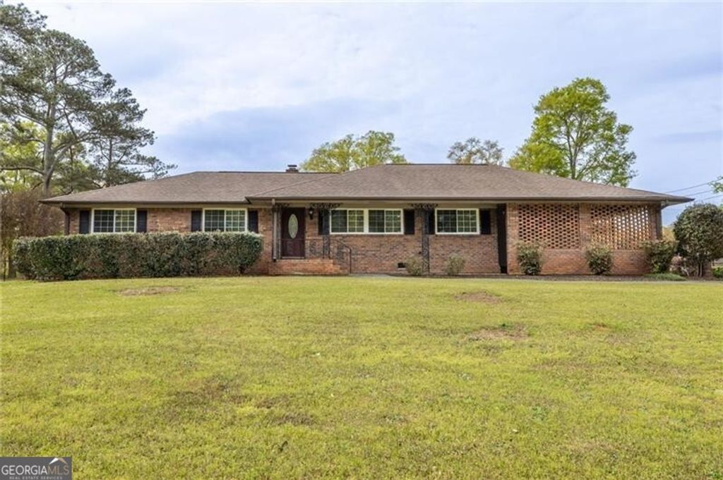 Photo of 318 Tyrone Road, Fayetteville, GA 30214 (MLS # 10722570)